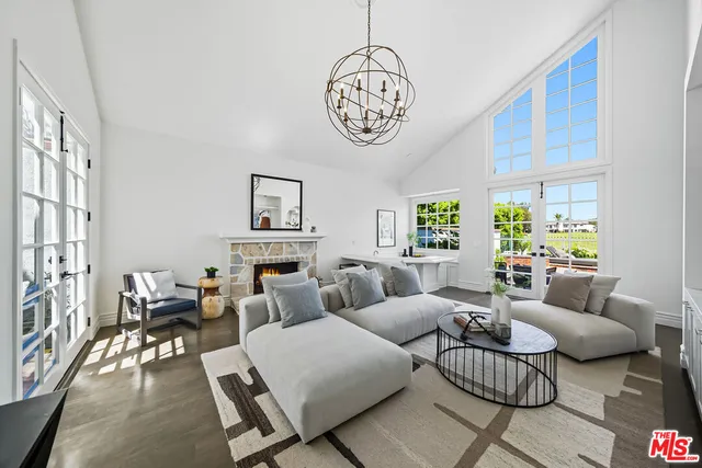 $3,795,000 | 19382 Woodlands Drive, Huntington Beach, CA 92648