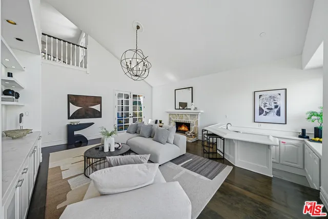 $3,795,000 | 19382 Woodlands Drive, Huntington Beach, CA 92648