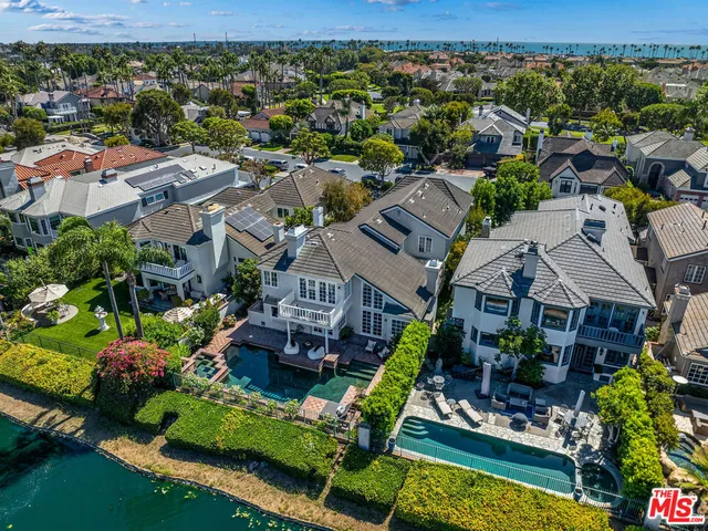 $3,795,000 | 19382 Woodlands Drive, Huntington Beach, CA 92648