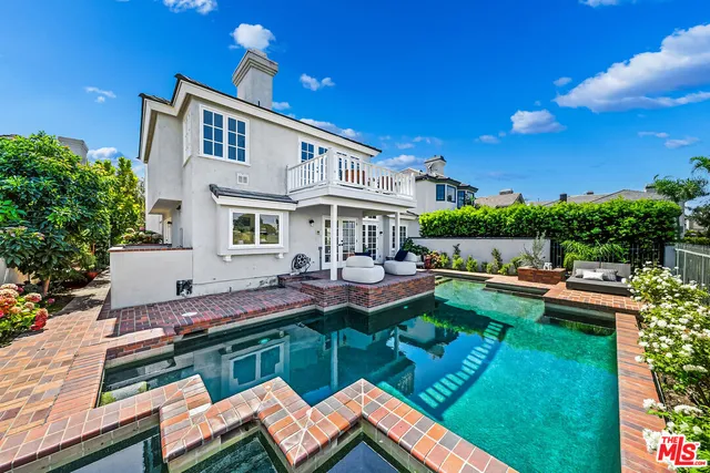 $3,795,000 | 19382 Woodlands Drive, Huntington Beach, CA 92648