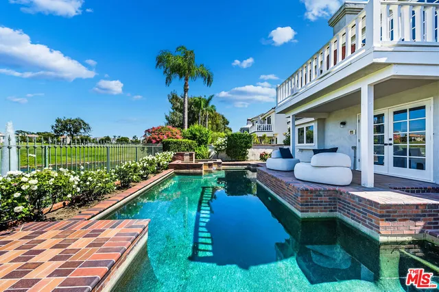 $3,795,000 | 19382 Woodlands Drive, Huntington Beach, CA 92648