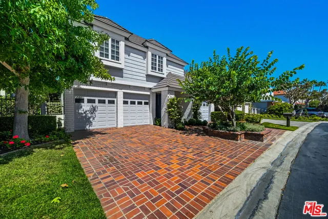 $3,795,000 | 19382 Woodlands Drive, Huntington Beach, CA 92648