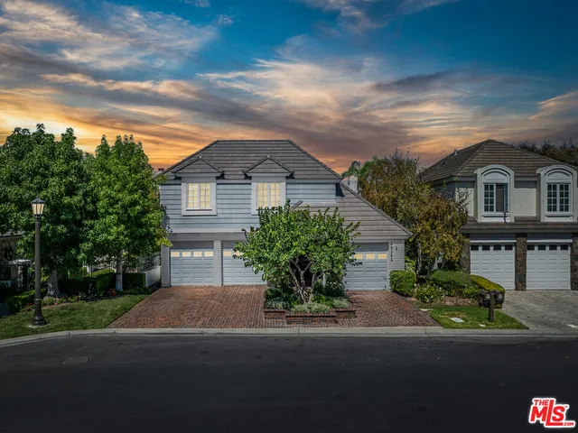 $3,795,000 | 19382 Woodlands Drive, Huntington Beach, CA 92648