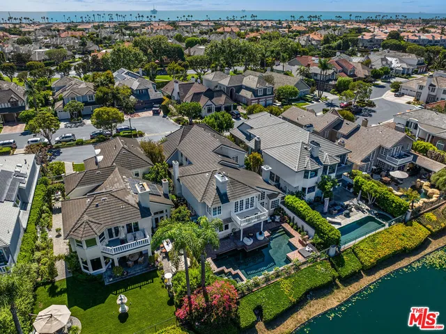 $3,795,000 | 19382 Woodlands Drive, Huntington Beach, CA 92648