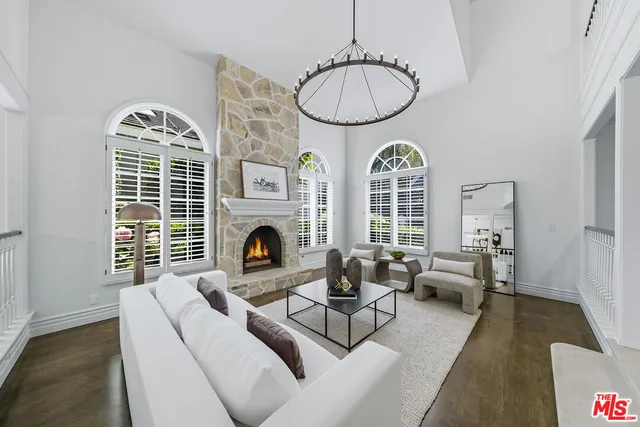 $3,795,000 | 19382 Woodlands Drive, Huntington Beach, CA 92648