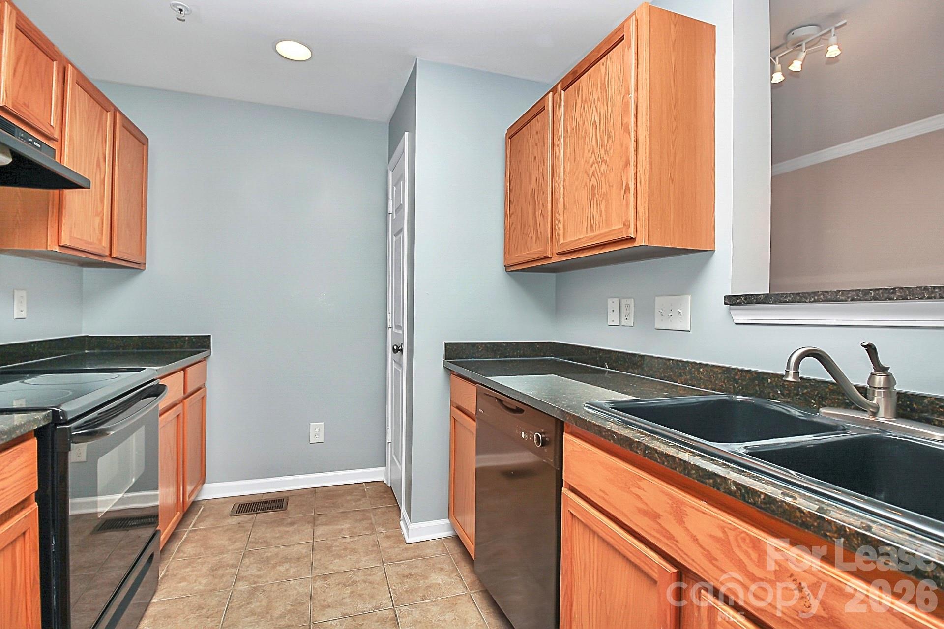 621 Raphael Place Charlotte, NC 28205 - Photo 7 of 19