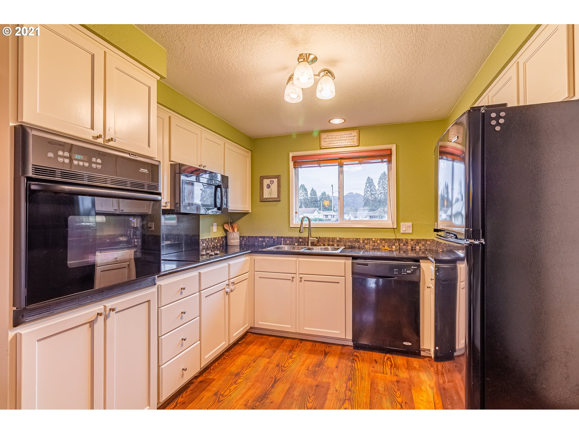 3748 South E Street Springfield, OR 97478 - Photo 9 of 25