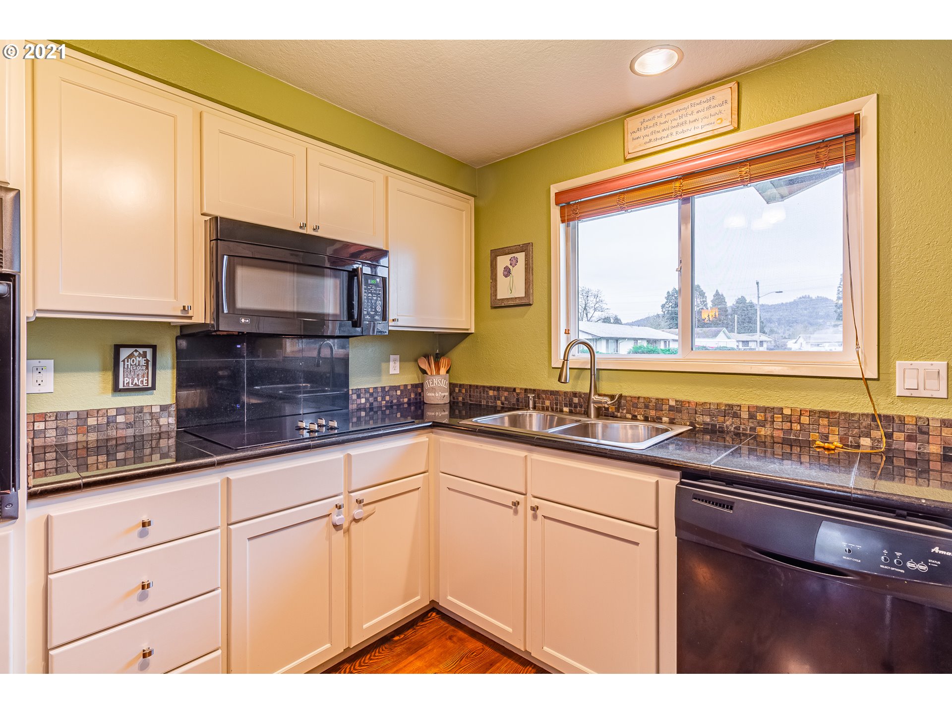 3748 South E Street Springfield, OR 97478 - Photo 10 of 25
