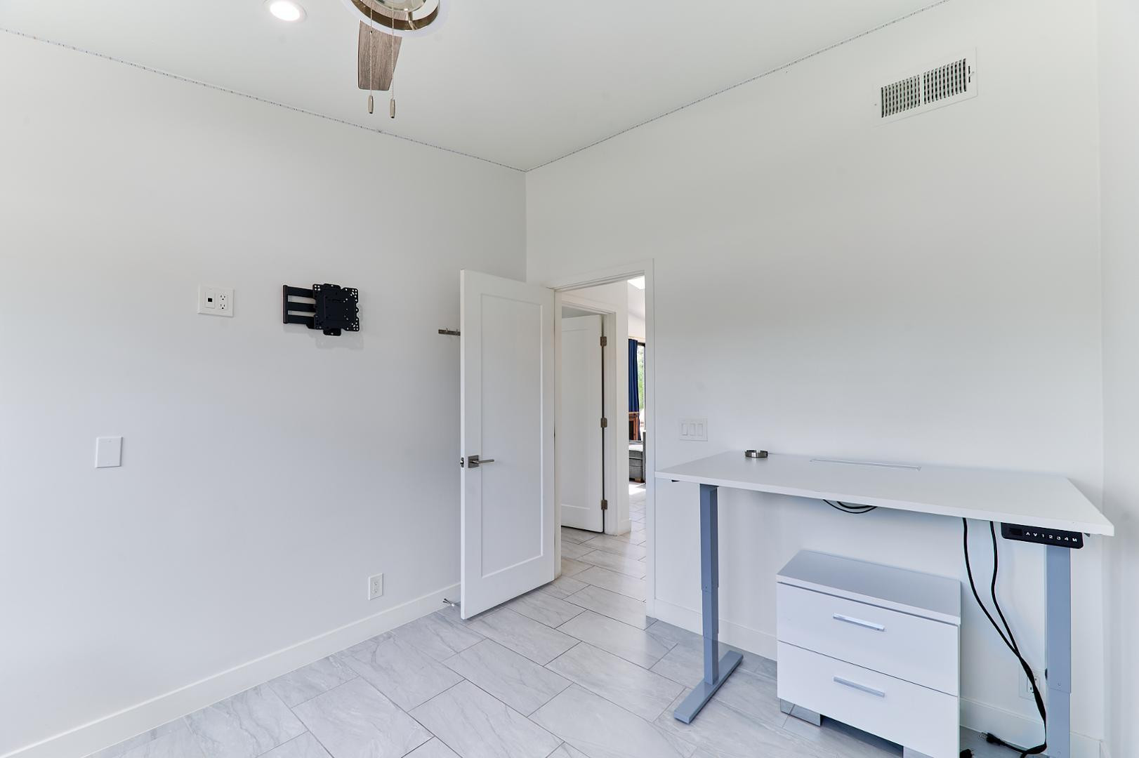 8113 East Redwing Road Scottsdale, AZ 85250 - Photo 15 of 36 Photo #15