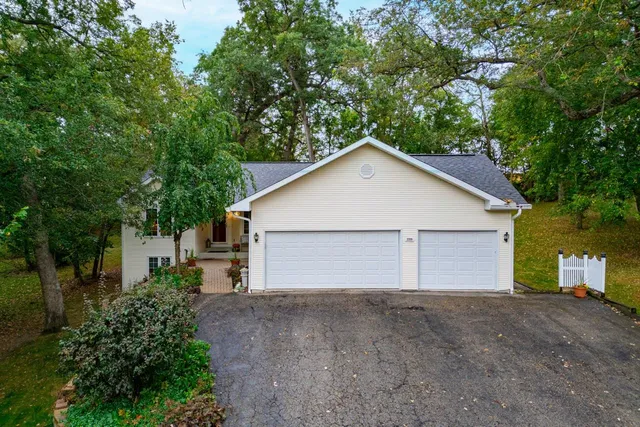 $364,900 | 2209 Gainsboro Avenue, Lake Summerset, IL 61019