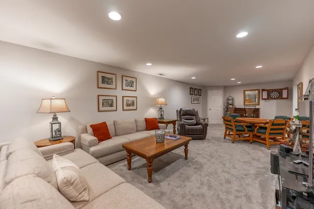 $364,900 | 2209 Gainsboro Avenue, Lake Summerset, IL 61019