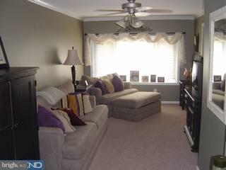 421 Lynbrooke Road Springfield, PA 19064 - Photo 3 of 6 a living room with furniture and a large window