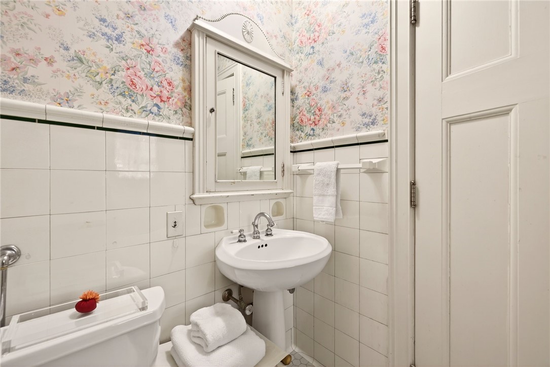 109 Sandringham Road Brighton, NY 14610 - Photo 24 of 50