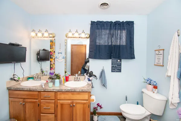 $359,000 | 11585 East 600 North, Orland, IN 46776