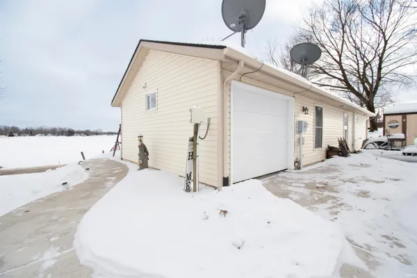 $359,000 | 11585 East 600 North, Orland, IN 46776