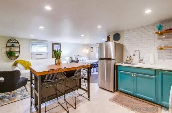 $2,100 | 5438 Gilbert Drive, Unit C, San Diego, CA 92115