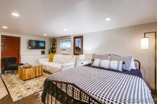 $2,100 | 5438 Gilbert Drive, Unit C, San Diego, CA 92115