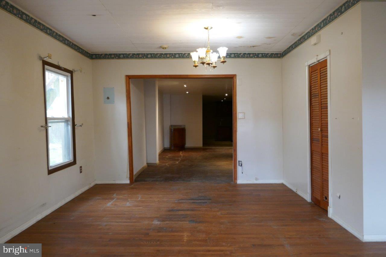 2811 Frederick Avenue Baltimore, MD 21223 - Photo 4 of 33