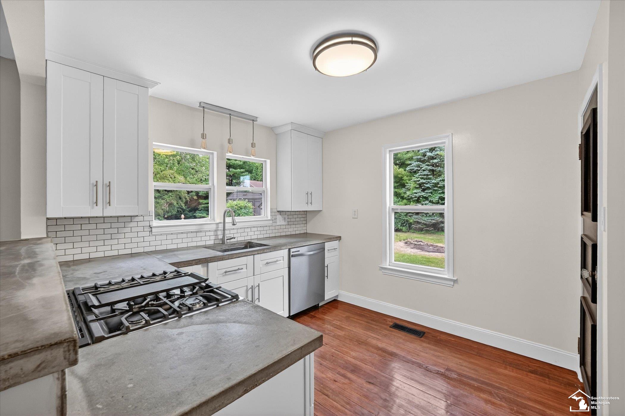 12472 South Custer Road Dundee, MI 48131 - Photo 16 of 46