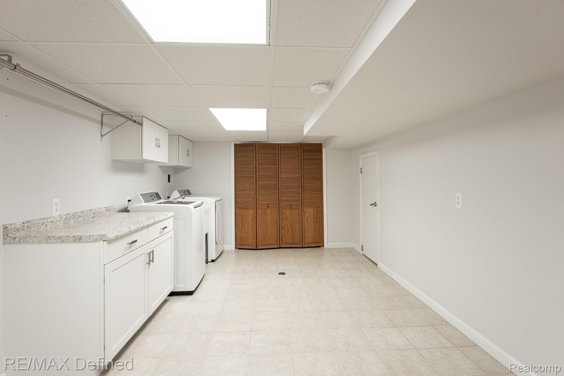 2850 Harrington Road Rochester, MI 48307 - Photo 18 of 25 Huge Laundry_Utility Room