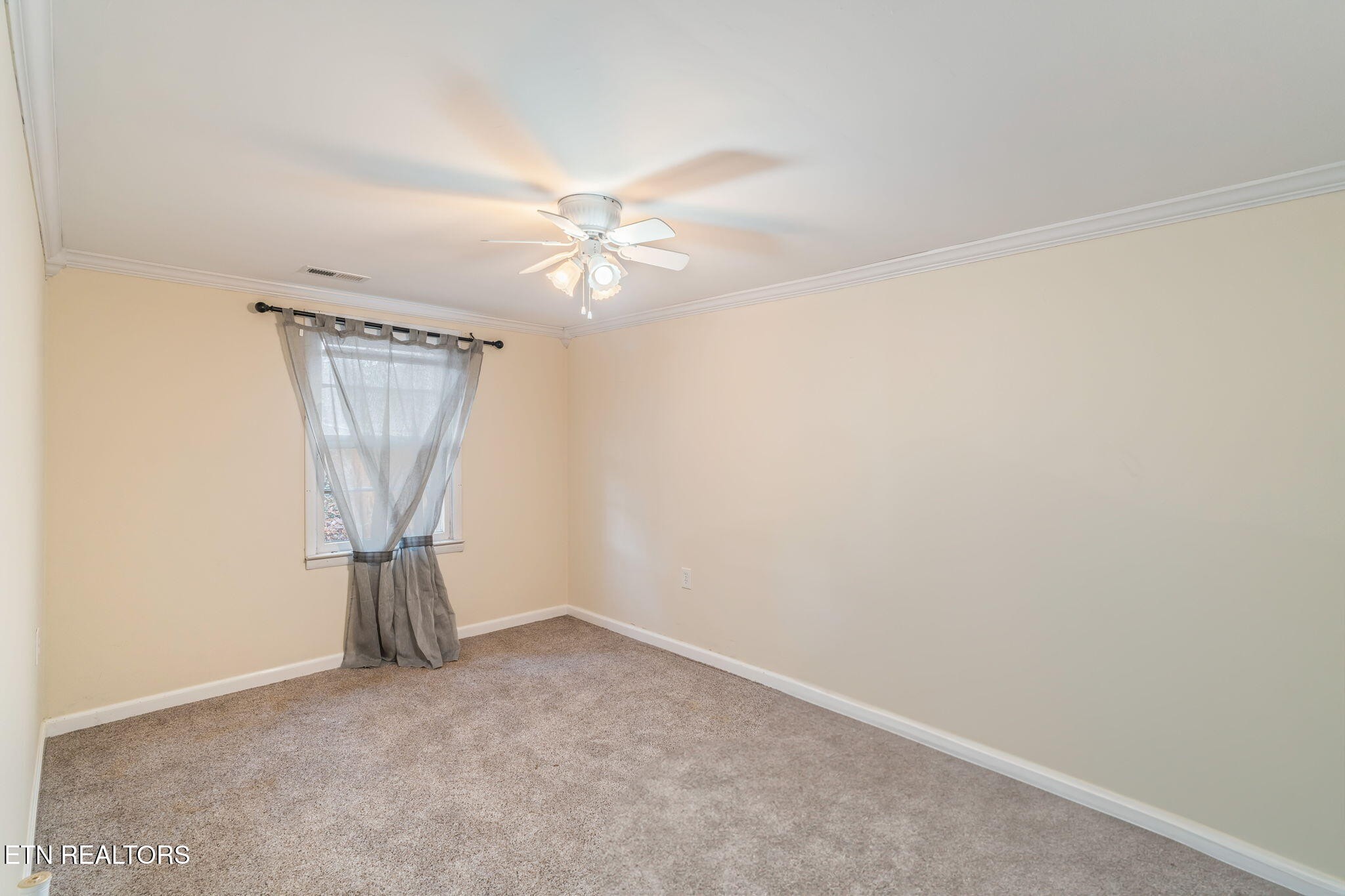8404 Brickyard Road Powell, TN 37849 - Photo 29 of 49 an empty room with a fan
