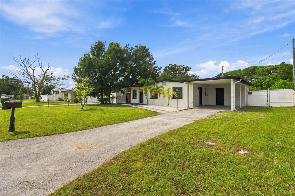 8862 Robin Road Seminole, FL 33777 - Photo 6 of 56 Gallery Image 6