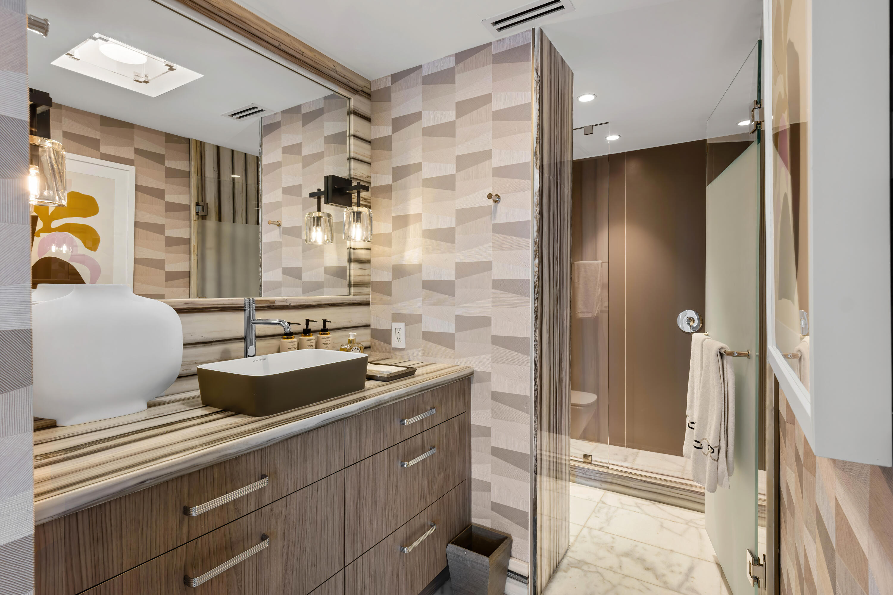 2150 Ibis Isle Road, Unit 8 Palm Beach, FL 33480 - Photo 16 of 29 VIP Bath