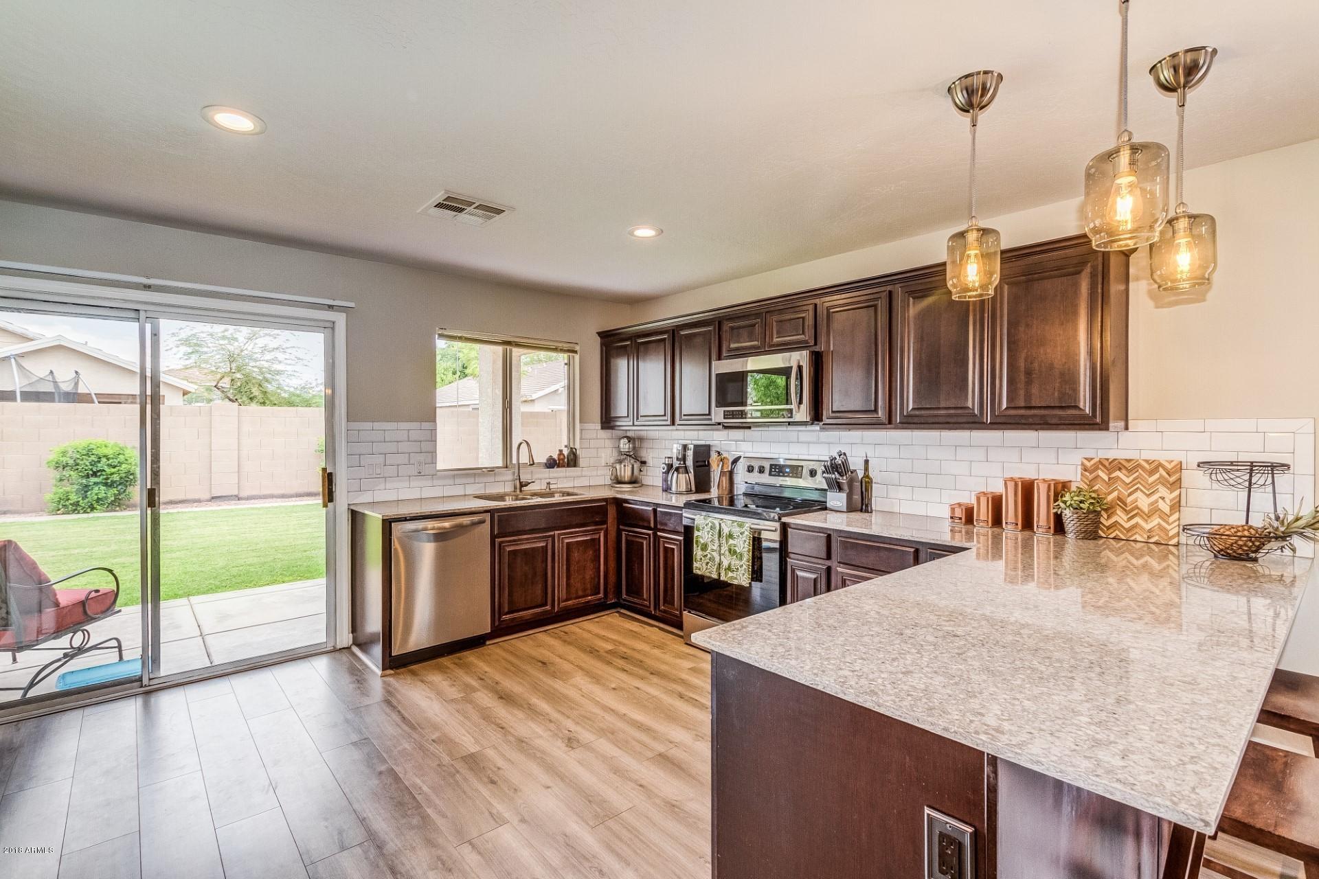 2593 East Del Rio Court Gilbert, AZ 85295 - Photo 8 of 23 Kitchen