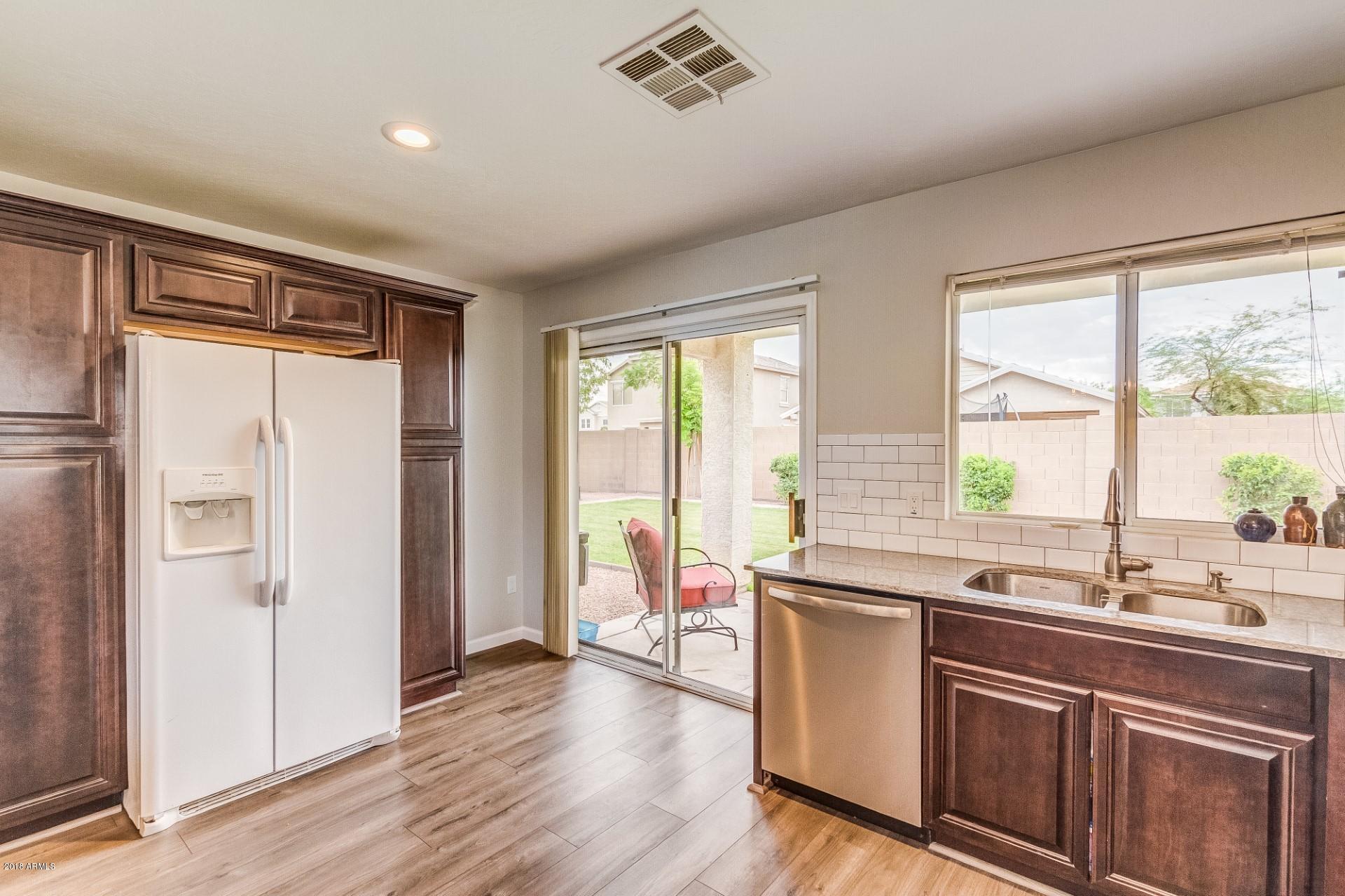 2593 East Del Rio Court Gilbert, AZ 85295 - Photo 9 of 23 Kitchen