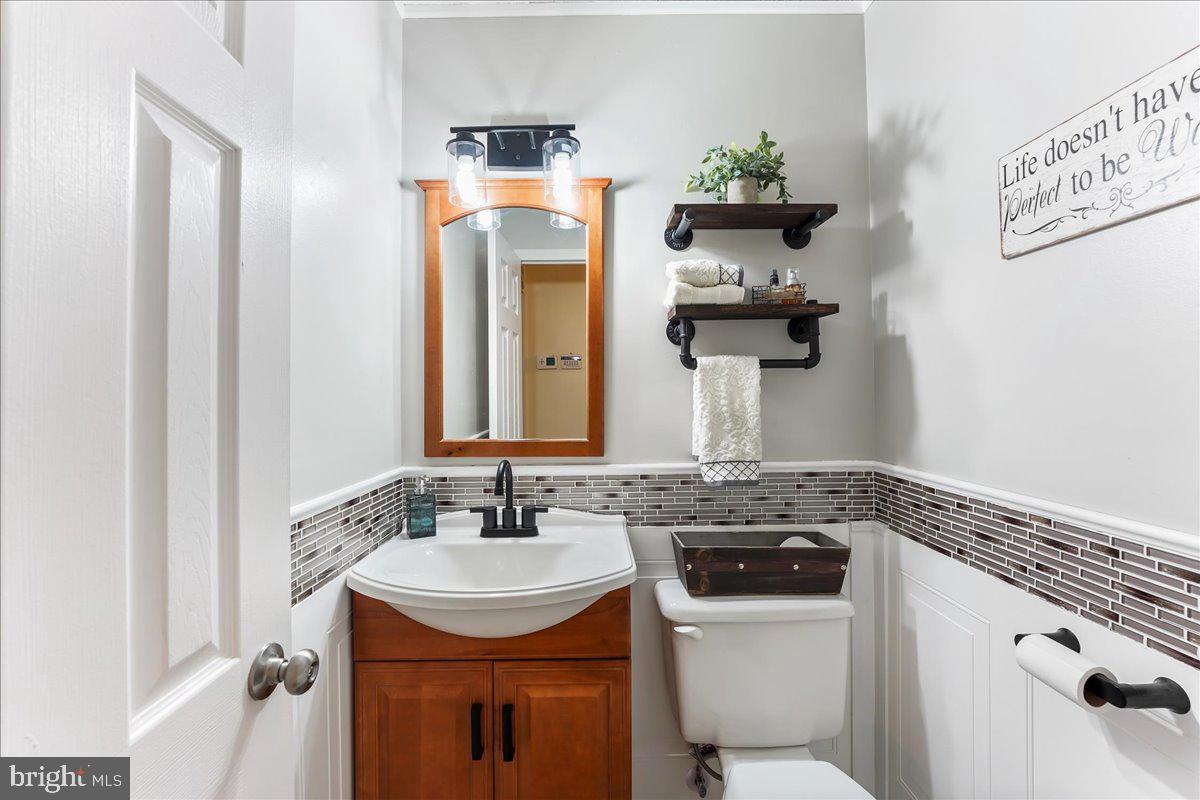18 Kirk Road Garnet Valley, PA 19060 - Photo 19 of 32 Powder Room