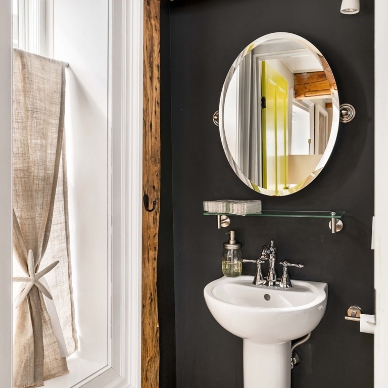 82 Front Street, Unit 82 Marblehead, MA 01945 - Photo 9 of 27 Gallery Image 9