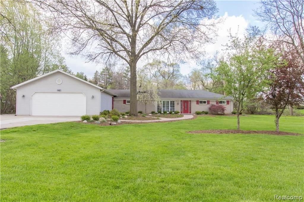 32740 Raphael Road Farmington, MI 48336 - Photo 2 of 36