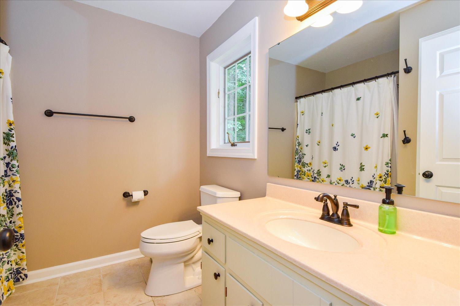 1310 Longview Road Roanoke, VA 24018 - Photo 14 of 33 Master Bath