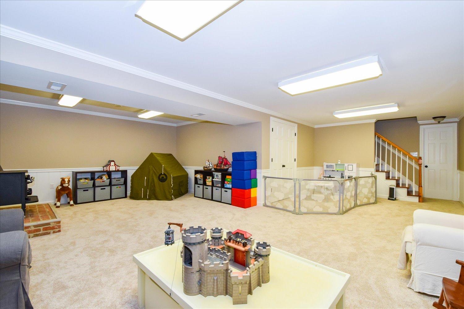 1310 Longview Road Roanoke, VA 24018 - Photo 22 of 33 Family Room 2