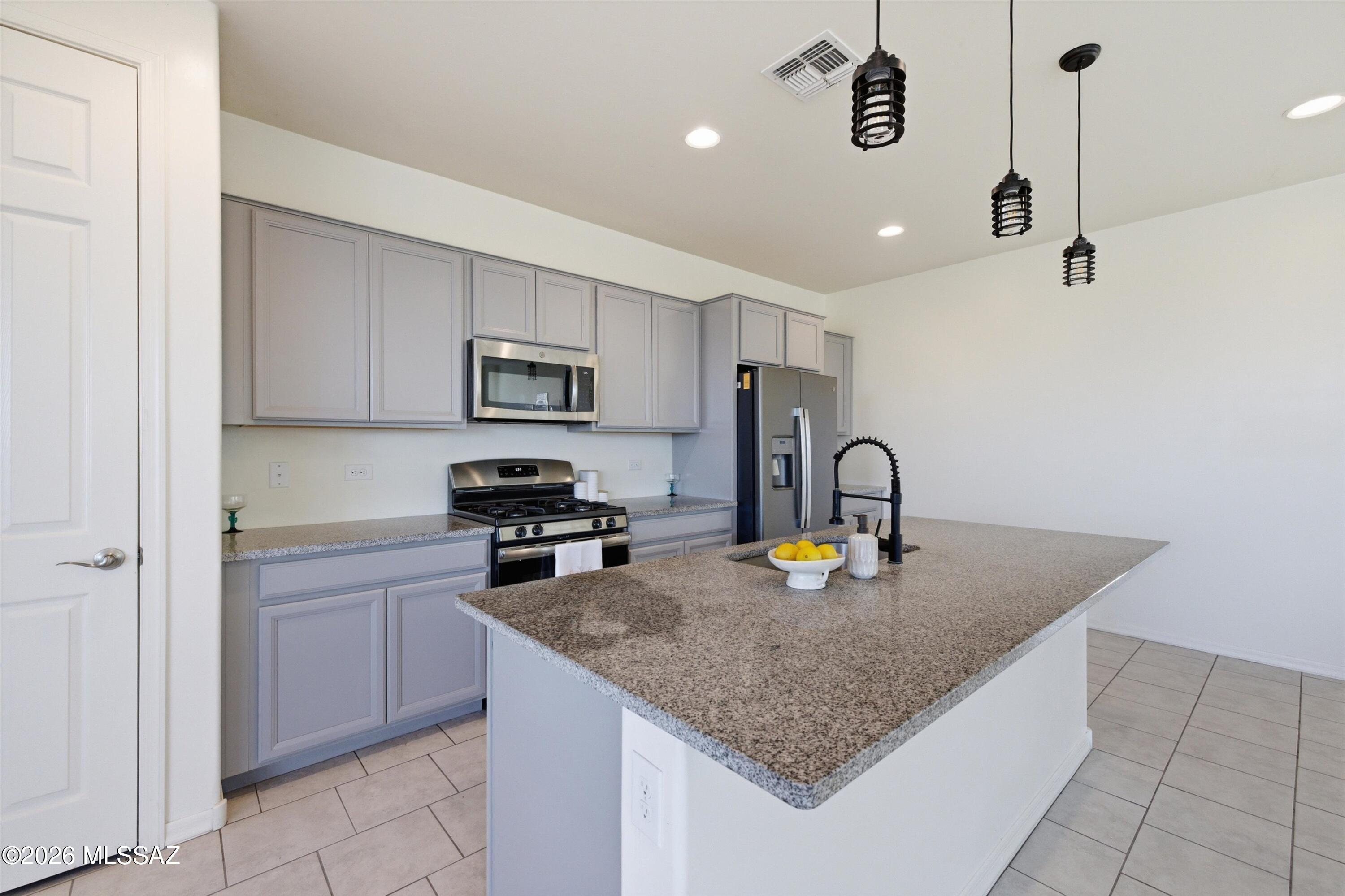 17293 South Ridgerunner Drive Vail, AZ 85641 - Photo 8 of 37