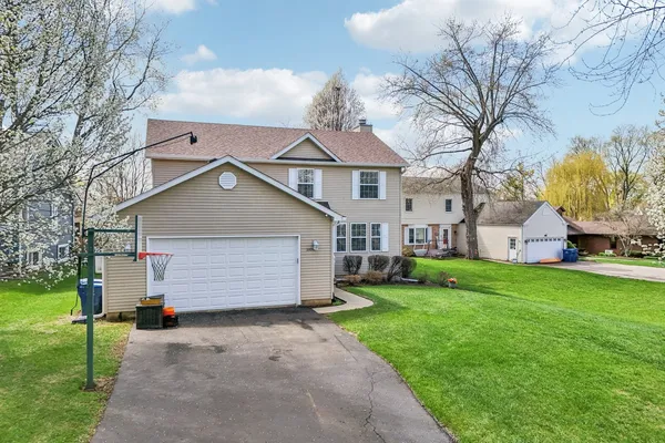 $435,000 | 25241 Entrance Drive, Lake Villa, IL 60046