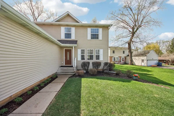 $435,000 | 25241 Entrance Drive, Lake Villa, IL 60046