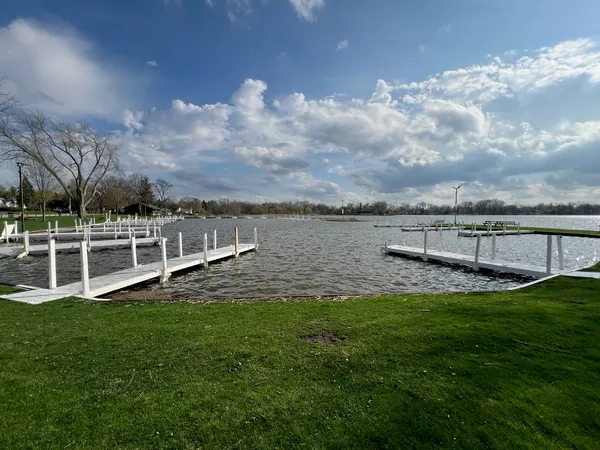 $435,000 | 25241 Entrance Drive, Lake Villa, IL 60046