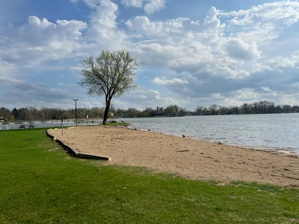 $435,000 | 25241 Entrance Drive, Lake Villa, IL 60046