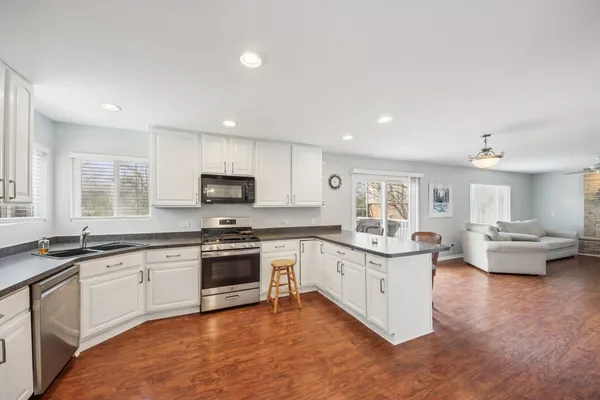 $435,000 | 25241 Entrance Drive, Lake Villa, IL 60046