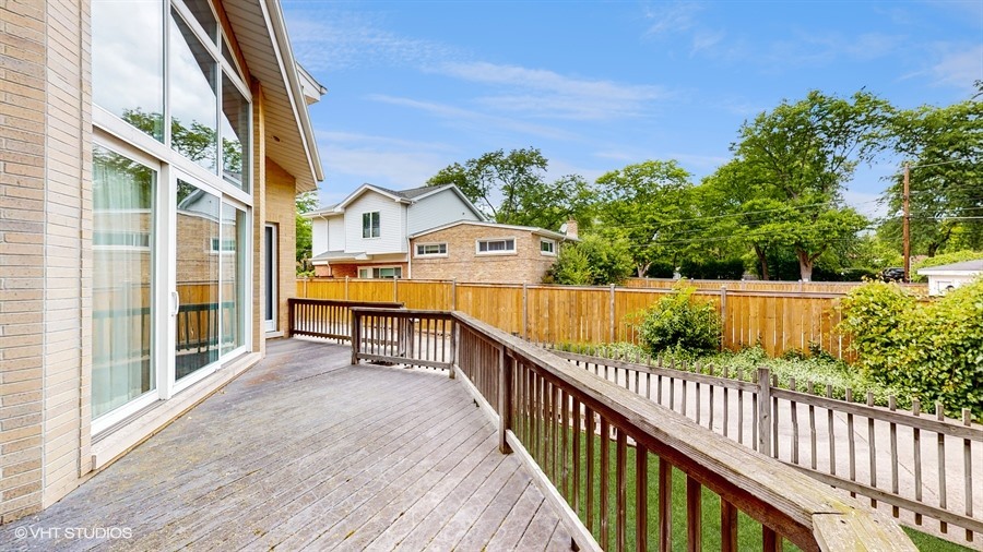 240 Hibbard Road Wilmette, IL 60091 - Photo 40 of 42 a view of city from balcony