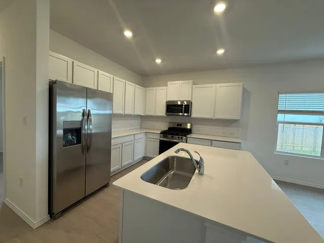 $2,450 | 109 Imola Street, Hutto, TX 78634