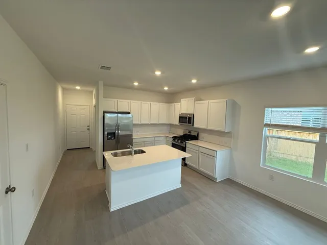 $2,450 | 109 Imola Street, Hutto, TX 78634