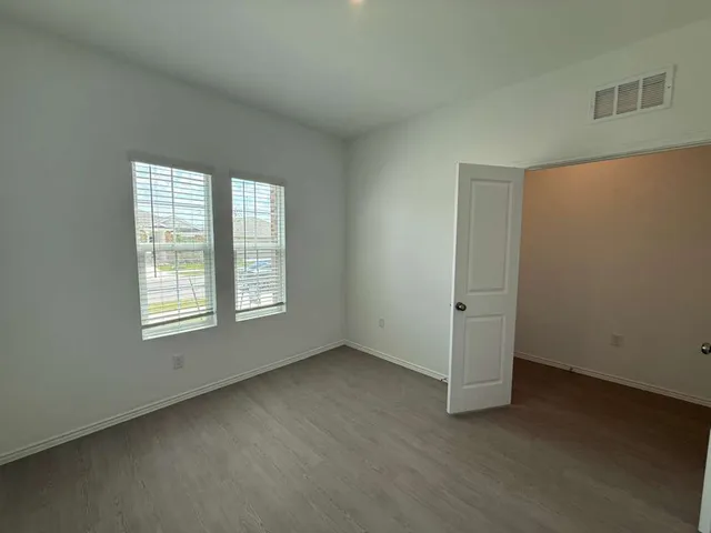 $2,450 | 109 Imola Street, Hutto, TX 78634