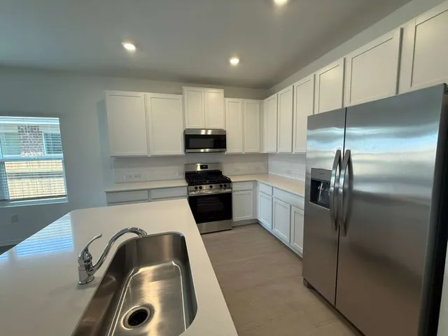 $2,395 | 109 Imola Street, Hutto, TX 78634