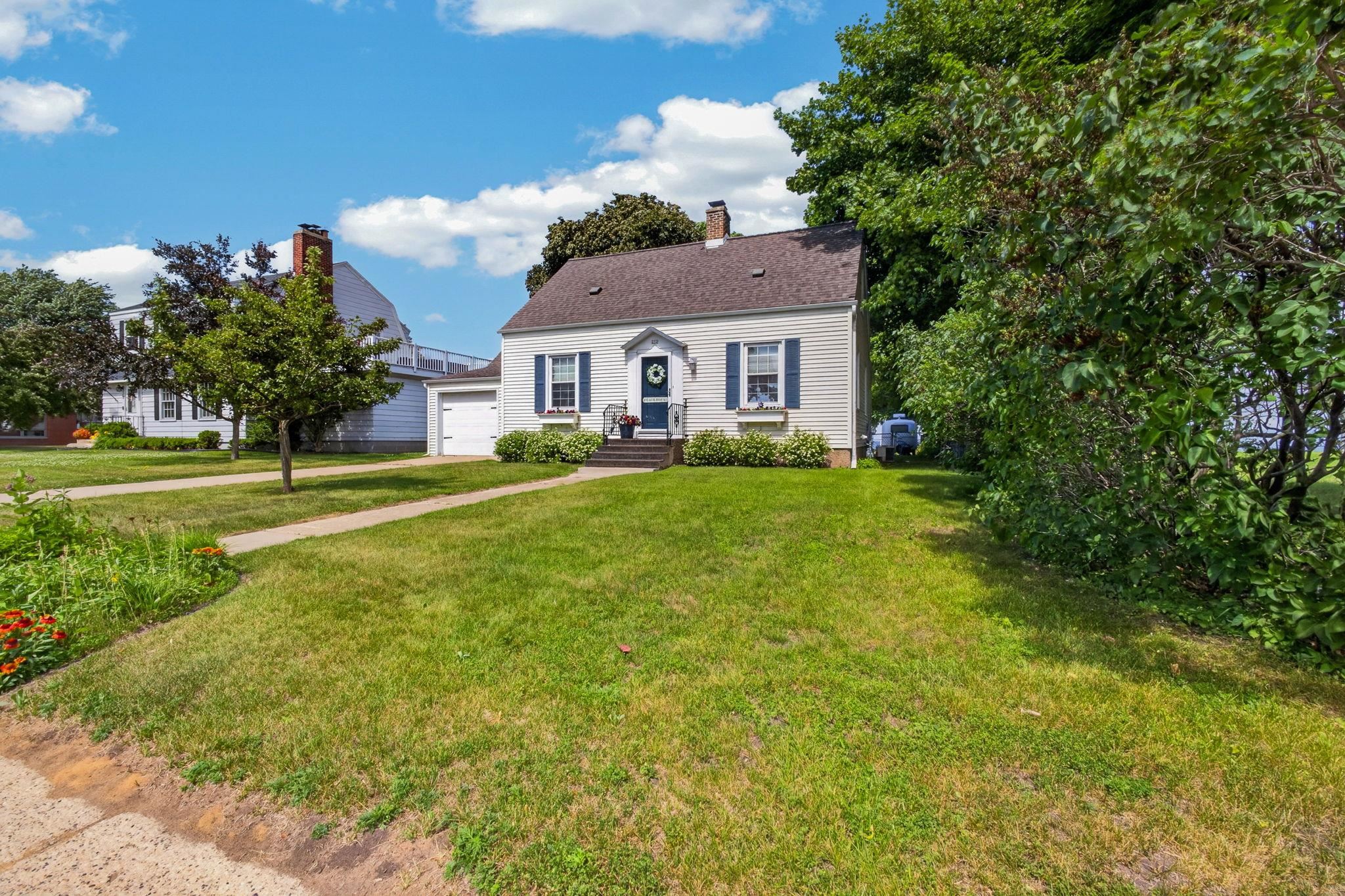 232 1st Street Menominee, MI 49858 - Photo 4 of 46