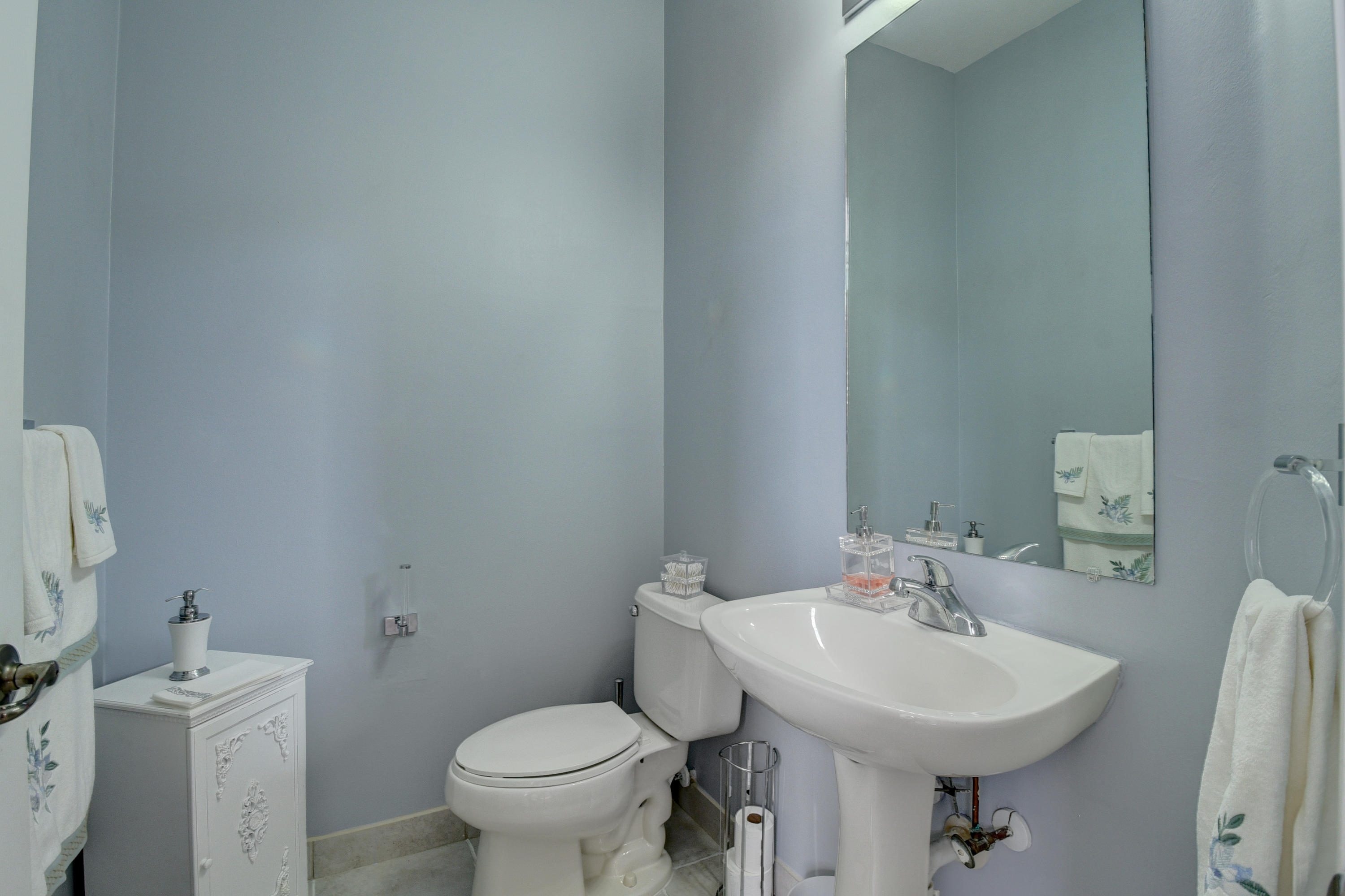 9652 Vineyard Court Boca Raton, FL 33428 - Photo 13 of 27 9652 Vineyard Ct Enter.jpg powder room