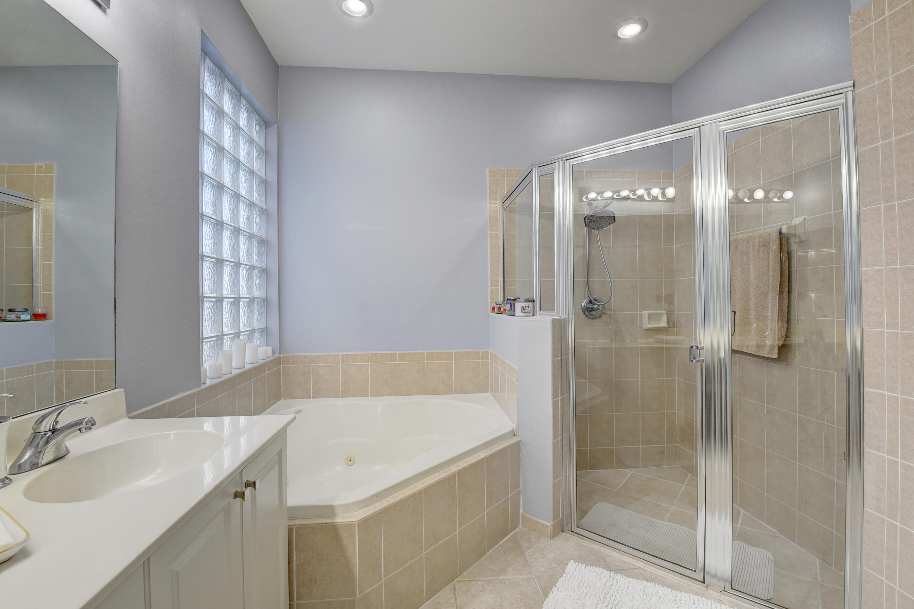 9652 Vineyard Court Boca Raton, FL 33428 - Photo 16 of 27 9652 Vineyard Ct Enter.jpg close up mast