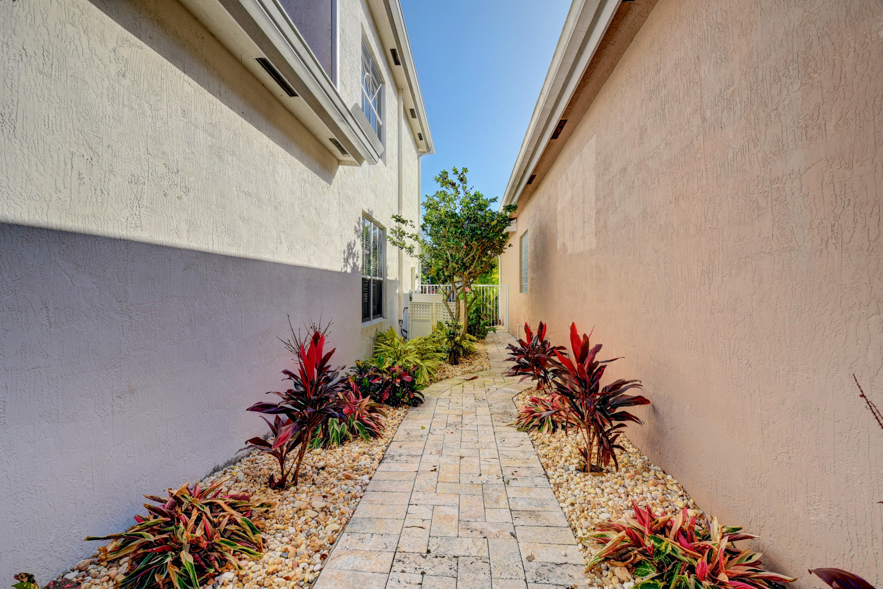9652 Vineyard Court Boca Raton, FL 33428 - Photo 26 of 27 9652 Vineyard Ct walk to back