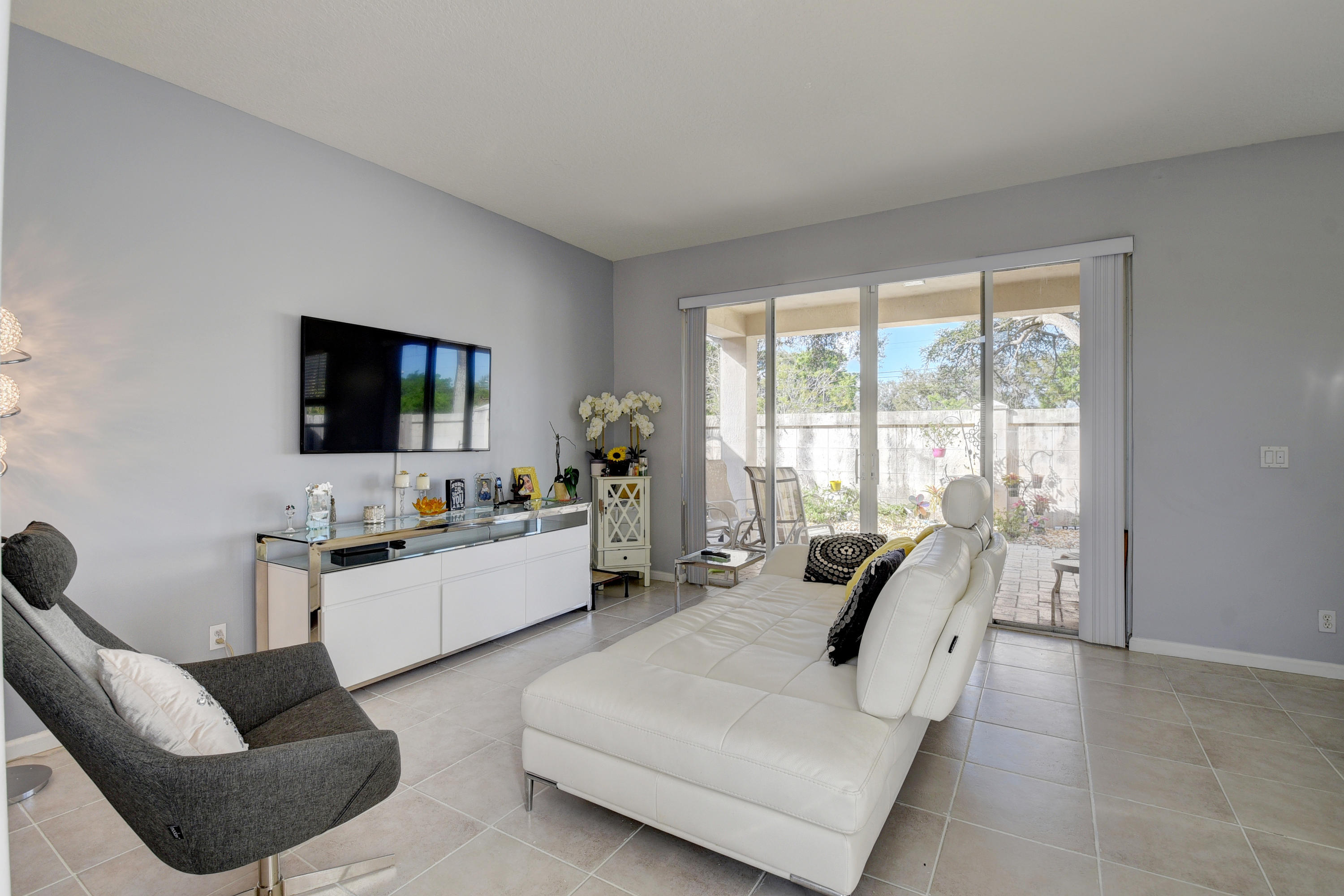 9652 Vineyard Court Boca Raton, FL 33428 - Photo 7 of 27 9652 Vineyard Ct Enter.jpg Family enter